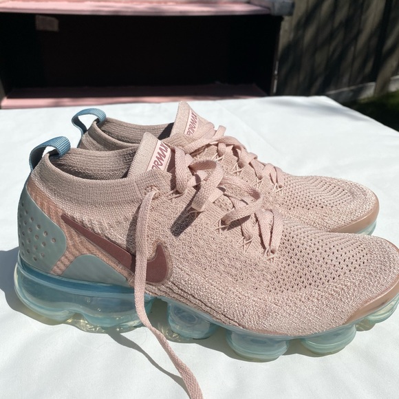 Women’s size 10 pink Nike vapormax